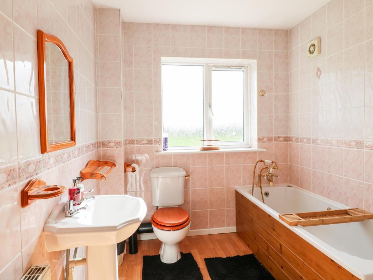 Tixall Manor Farm Stafford Ngoại thất bức ảnh