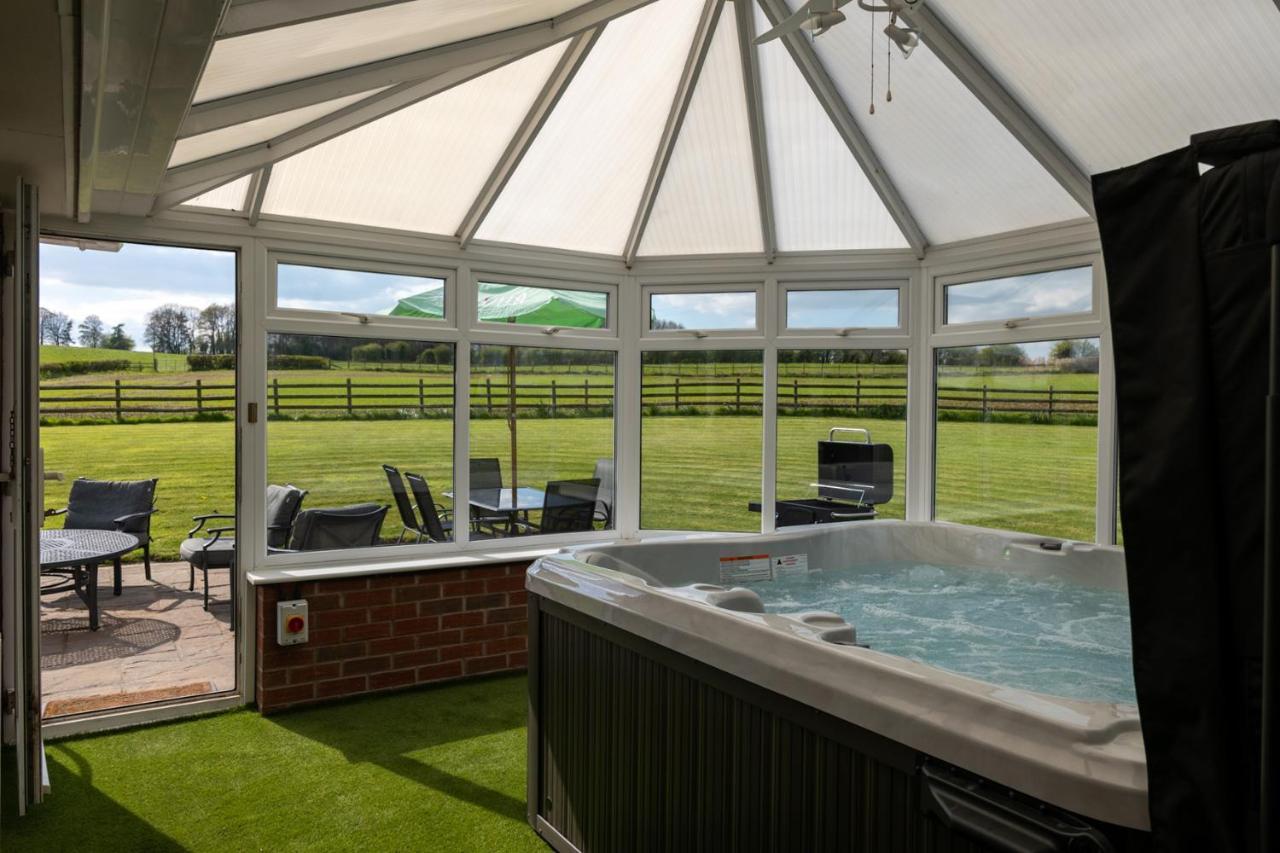 Tixall Manor Farm Stafford Ngoại thất bức ảnh